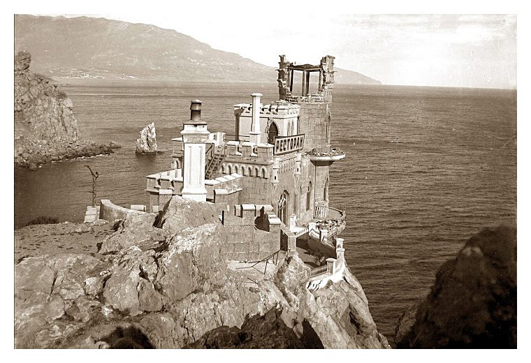 Разрушение замка "Ласточконо гнездо" из-за землетрясения в Крыму 1927 года
